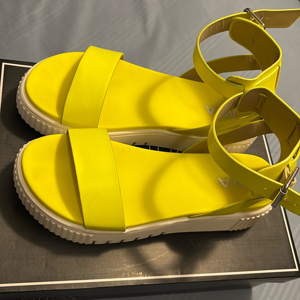 Mia Platform Sandals